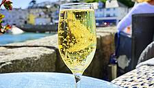 Spanish Drinking More Sparkling Wine, Study Finds