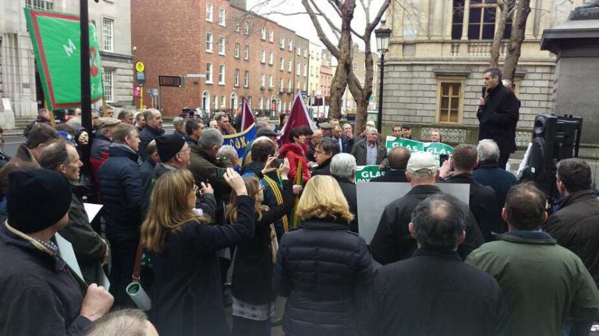 Galway farmers march outside Dáil over delay in GLAS payments