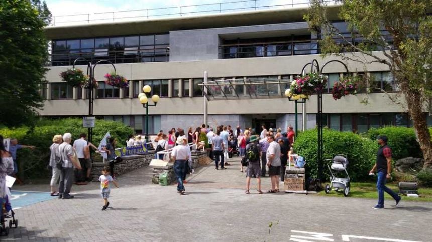 Gardai called to City Hall as protestors attempt to enter chamber