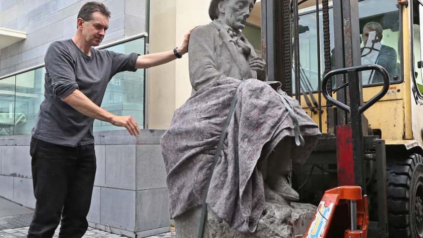 Work underway to unveil replica O Conaire statue in Eyre Square