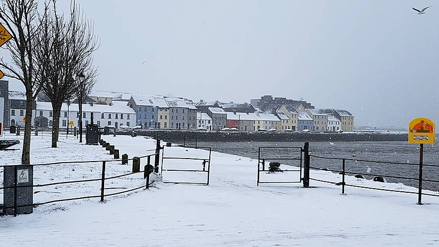 Heavy snow showers continuing to batter Galway city and county