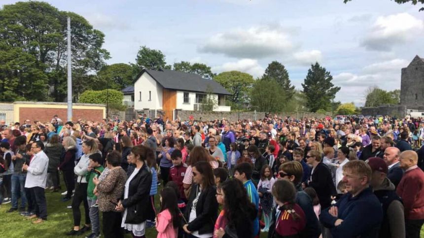 Huge turnout for tin whistle world record attempt in Athenry