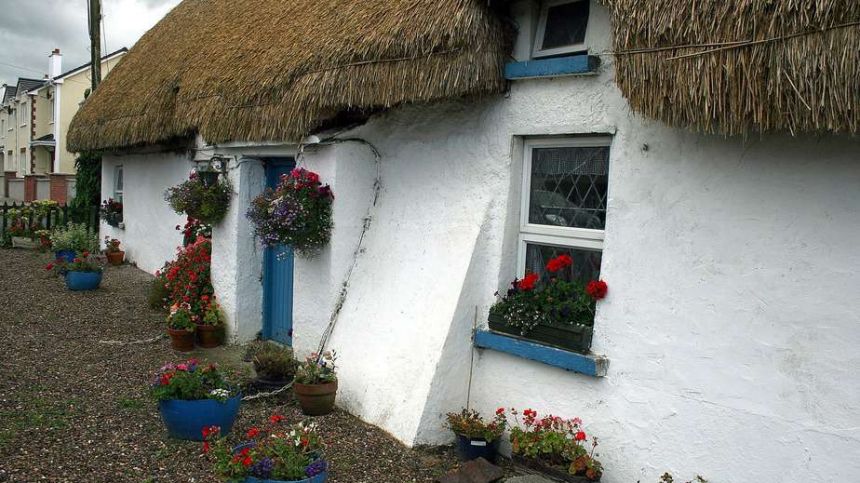 Galway islanders urged to apply for thatch roof grants