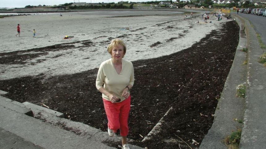 Toilets at Ballyloughane Beach to be opened at weekends