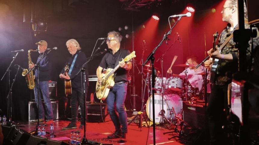 Sawdoctors ensure rugby fans will get to see the match at their Dublin concert