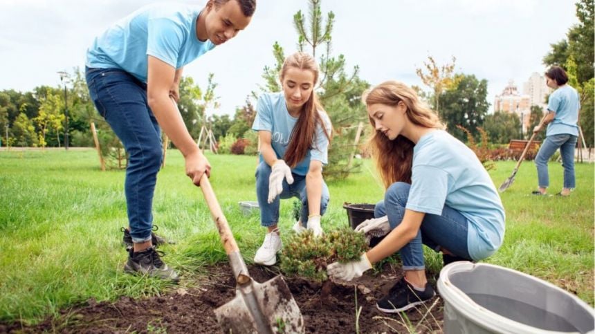 Minister Hildegarde Naughton encourages celebration of National Volunteering Week