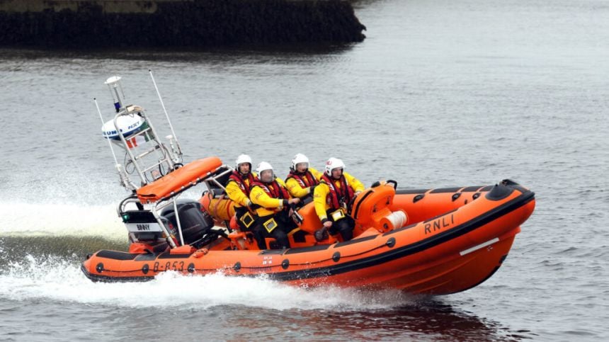 Galway RNLI launch to assist two kayakers in difficulty on Galway Bay 