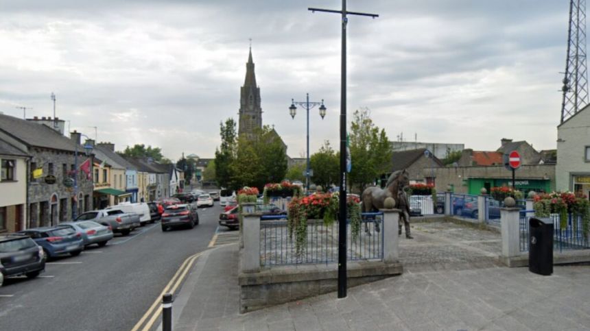 Councillor walks out of Ballinasloe meeting during flag of peace discussion