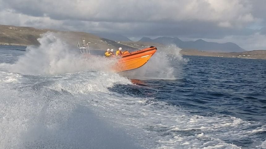 Clifden RNLI assist three walkers stranded on Omey Island