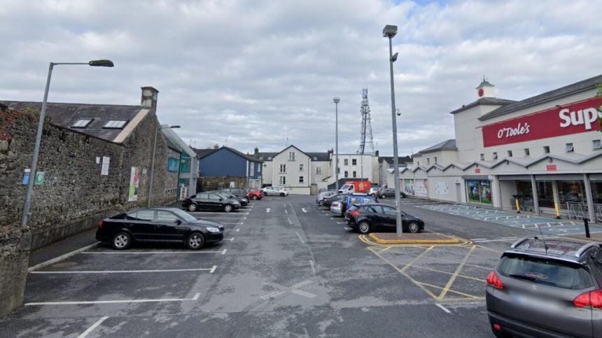 Business owners raise concerns over problematic alleyway in Tuam