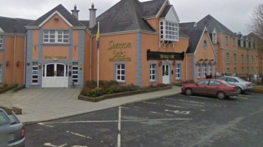 Councillors critical of explanation for removal of Shannon Oaks Hotel from derelict buildings register