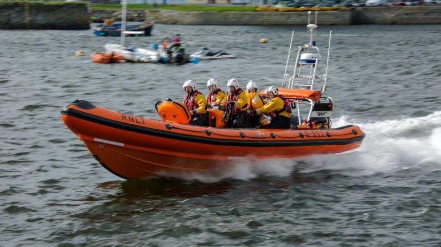 RNLI rescues kite surfer in difficulty off Ballyloughane beach