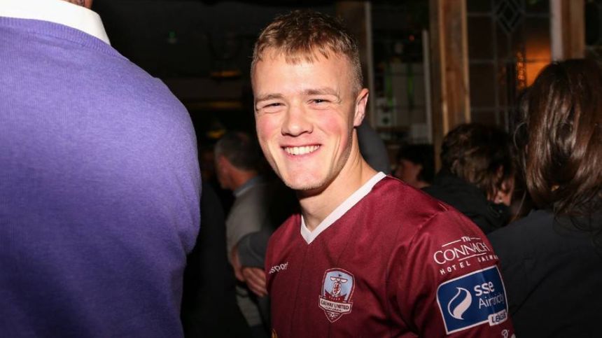 SOCCER: Christopher Horgan Signs New Galway United Contract