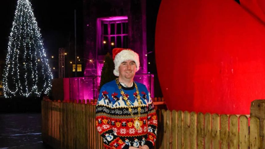 Galway Mayor officially turns on Christmas lights at Eyre Square