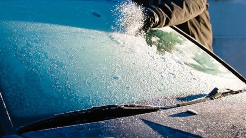 Drivers warned to not heat up the car before driving in cold weather