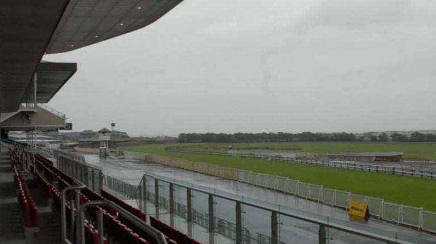 Call for increased 'active travel' access to vaccination centre at Galway Racecourse