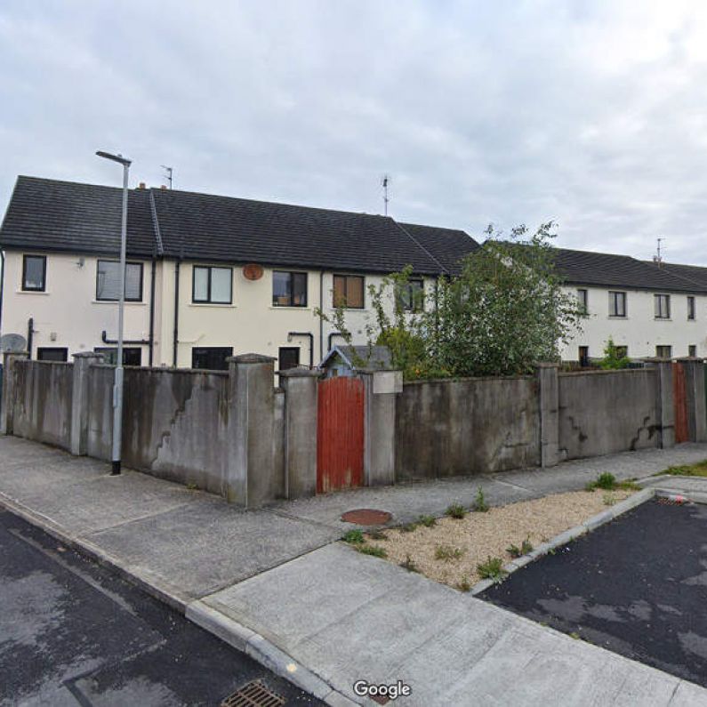 Resident of Tuam estate where explosive device discovered says conditions are "absolute hell"