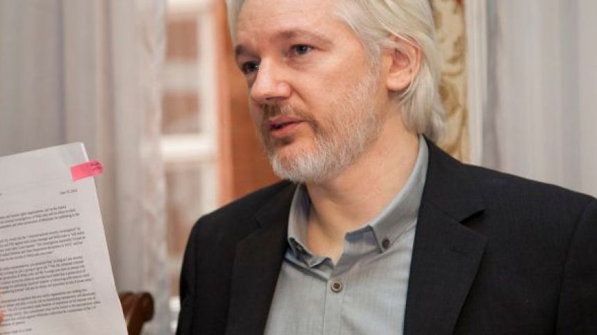 Solidarity stall for Julian Assange opens in Galway city centre this afternoon