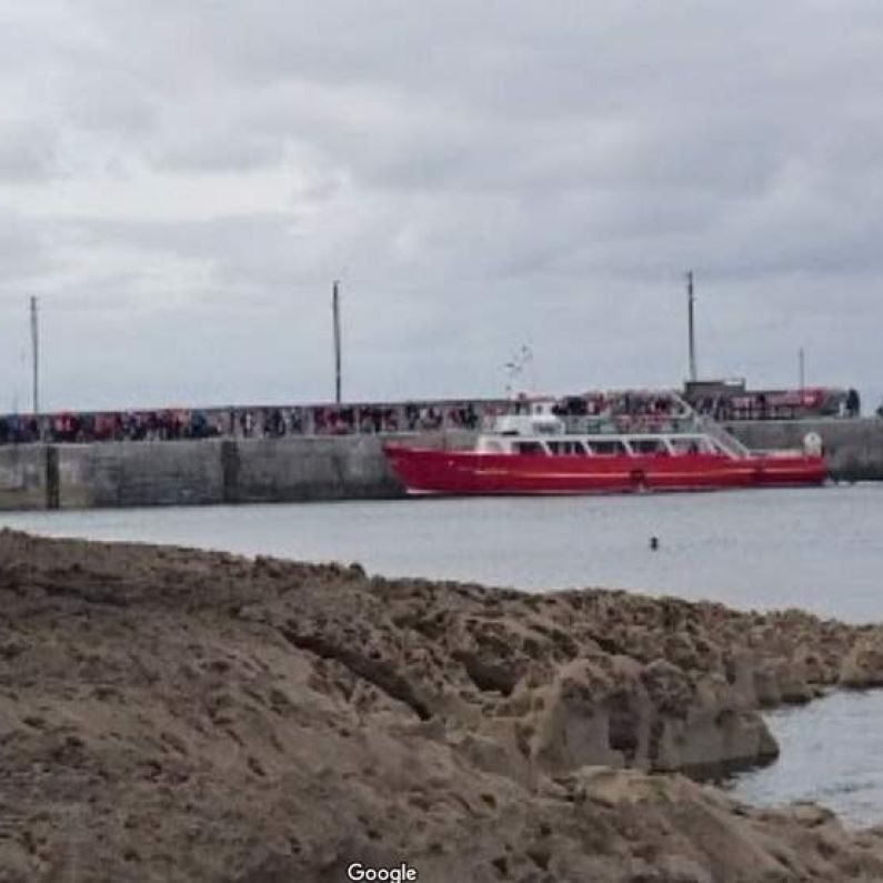 Tour operator says proposed ban on trading at Inis Oírr harbour would seriously damage local economy