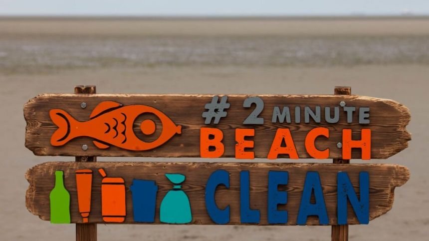 LISTEN: An Taisce encourages people of Galway to join in their 2 minute beach clean campaign.