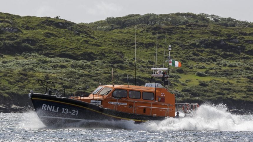 Clifden RNLI involved in rescue of three teenage kayakers near Letterfrack