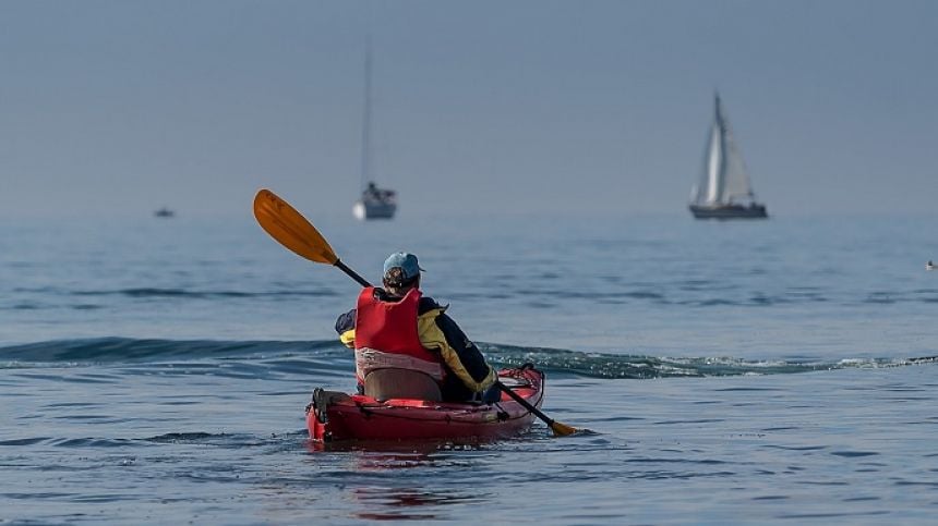 Salmon farm workers rescue teenage kayakers near Letterfrack