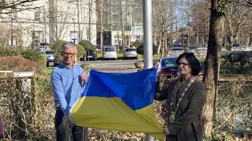 Mayor of Galway pledges the Ukrainian flag raised today at City Hall will stay flying until there's a ceasefire