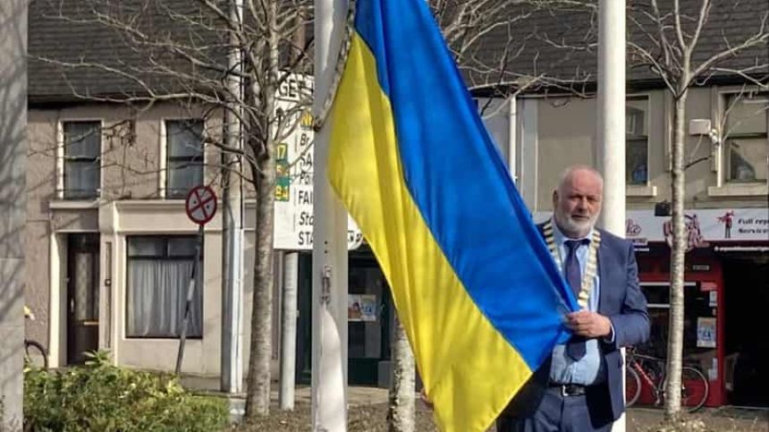 County Cathaoirleach Peter Keaveney says he agrees with the logic of the Russian Ambassador being retained as he raises the Ukrainian flag at County Hall