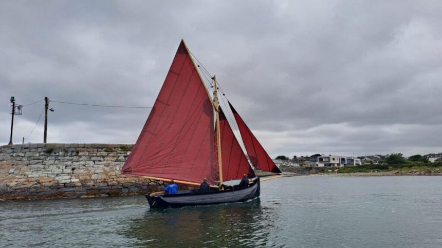 Restored Galway hooker travelling from Claddagh to Netherlands