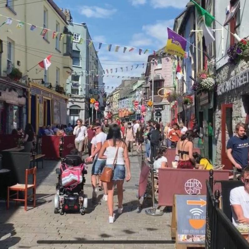 Galway public react to hot weather as records set in Dublin