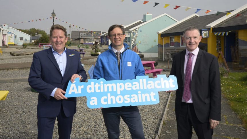 Housing Minister visits Spiddal to see progress on the village’s new wastewater treatment plant