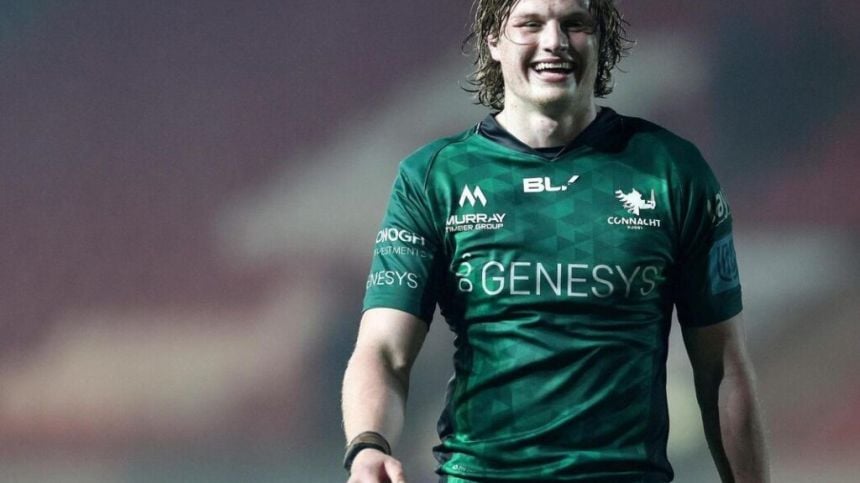 Cian Prendergast signs long-term Connacht contract until 2025