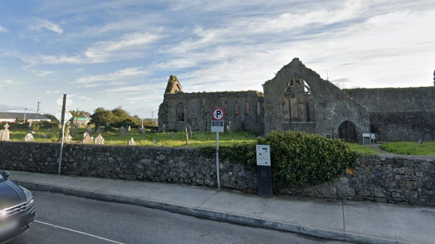 Concerns over lack of maintenance at Priory Graveyard in Athenry