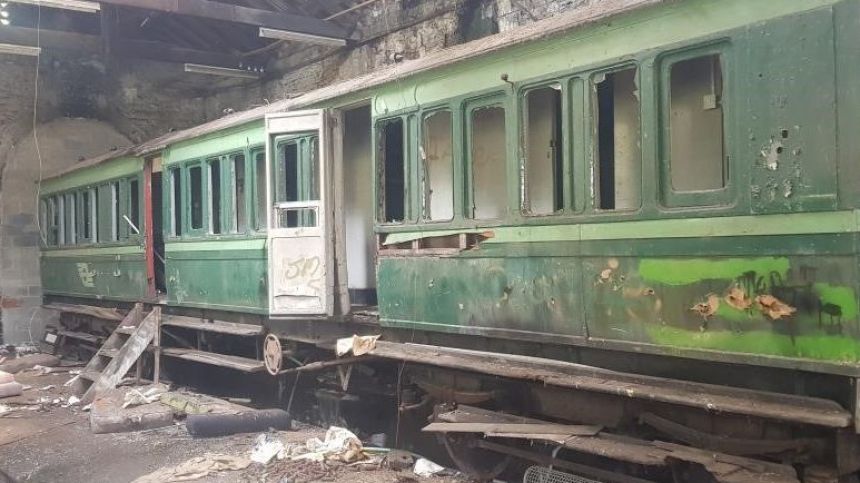 119 year old carriage arriving at Maam Cross for restoration works