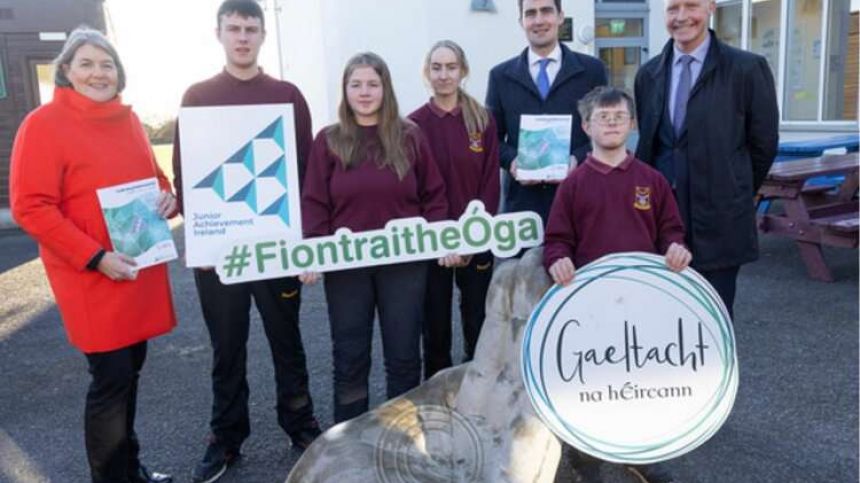 Clár na gComhlachtaí launched at Connemara school by Junior Gaeltacht Minister