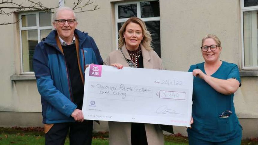 Cheque presented to the UHG Oncology Patient Comfort Fund by grateful family