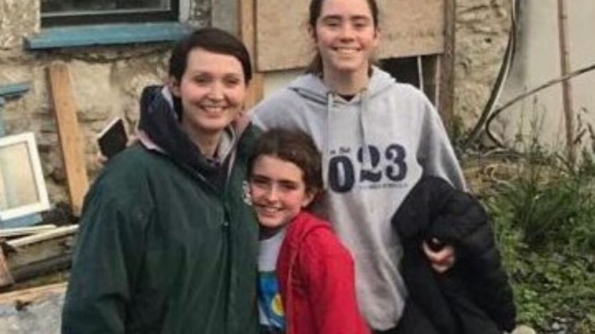 Basketball jerseys among offertory gifts for funeral of Moycullen's Ciara, Saoirse and Úna Bowden