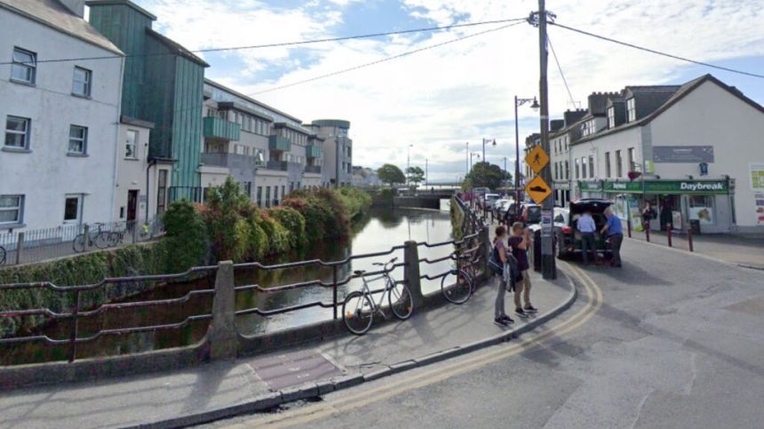 New 'Hydrocurtain' at Eglinton Canal proving effective at tackling rubbish in waterway