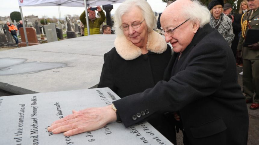 Gallery: President Higgins unveils new James Joyce Plaque at Rahoon Cemetery