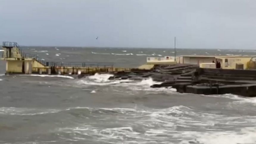 City Council taking precautionary steps in Salthill due to expected high tides during weather warning