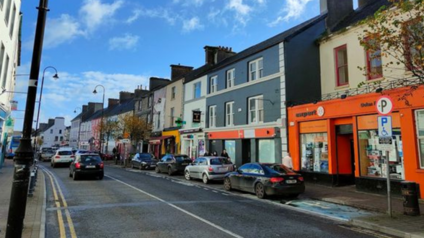 Claims traffic lights in Loughrea are better when out-of-order