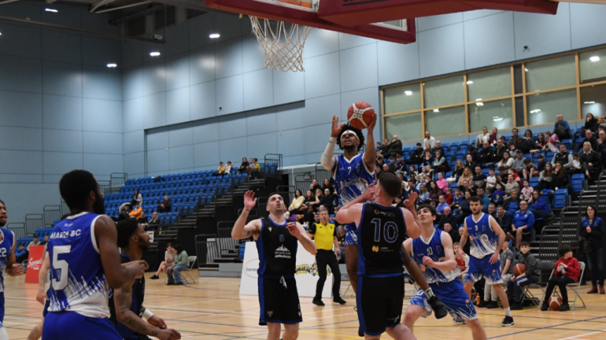 Maree keep pace at top of National Basketball League