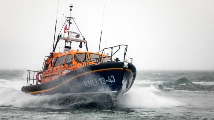 Clifden lifeboat helps two sailors after yacht gets into difficulty off Roundstone