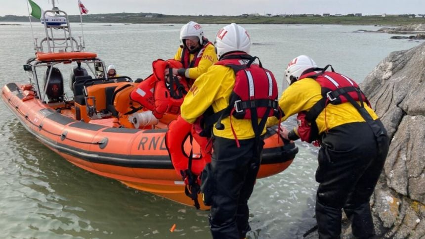 Clifden RNLI rescue family of six including six month old baby