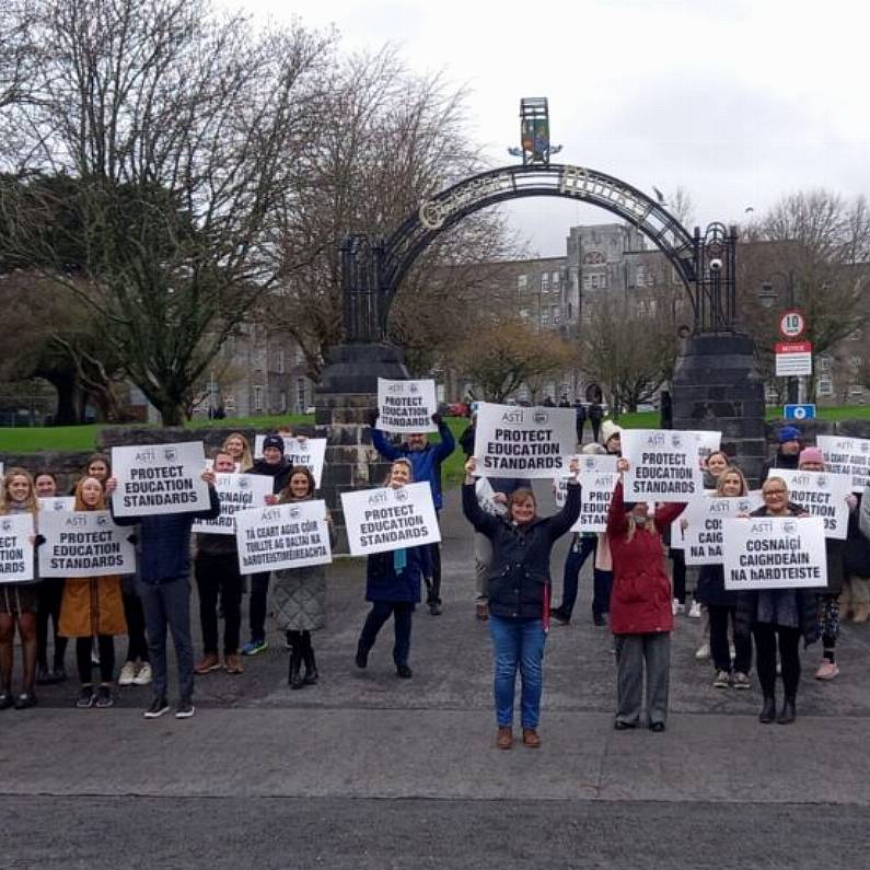 Galway teachers protest outside schools over proposed Leaving Cert changes