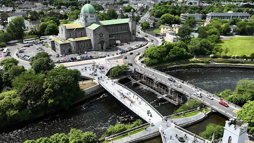 Closures on Salmon Weir Bridge from tomorrow to facilitate continuing inspection works