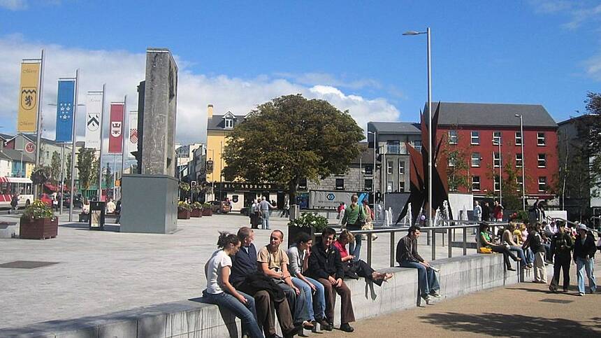 Wreath laying ceremony in Eyre Square in honour of U.S Presidents' Day