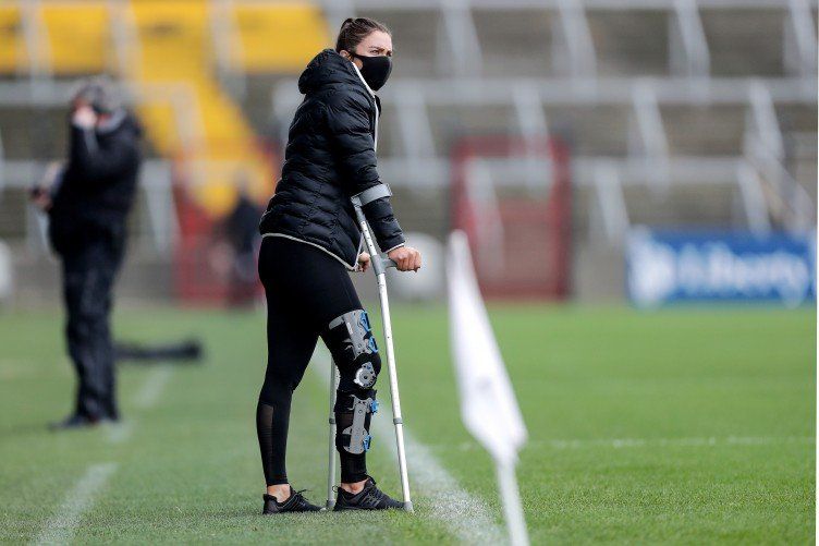 Katie Power in crutches. Photo source-Laszlo Geczo/INPHO
