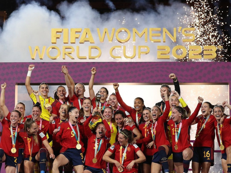 Who are the nations competing to host the 2027 Women's World Cup?