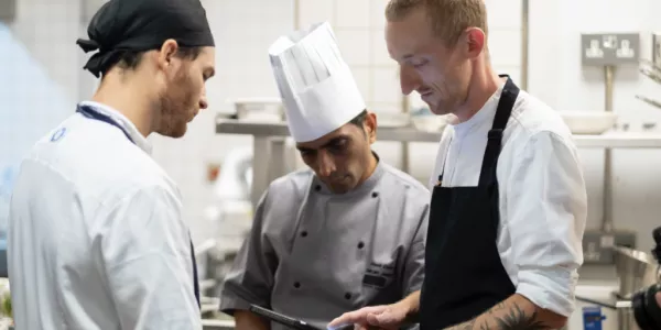 Using AI To Monitor And Minimise Food Waste In Hotel Kitchens